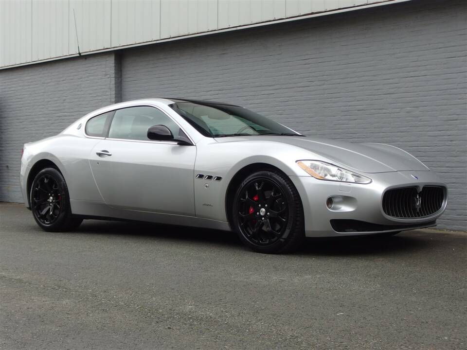 Immagine 2/98 di Maserati GranTurismo 4.2 (2009)