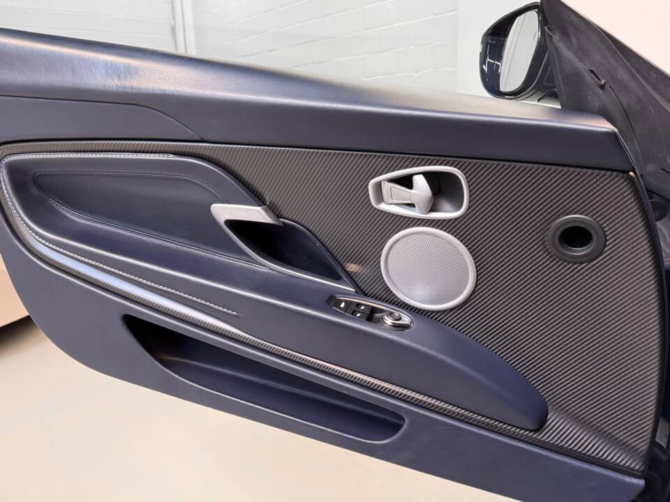 Afbeelding 25/26 van Aston Martin DB 11 V8 (2018)