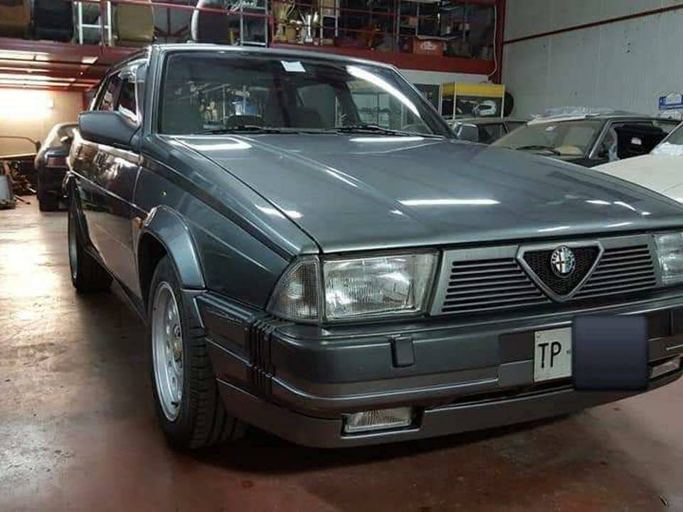 Imagen 2/10 de Alfa Romeo 75 3.0 V6 (1991)