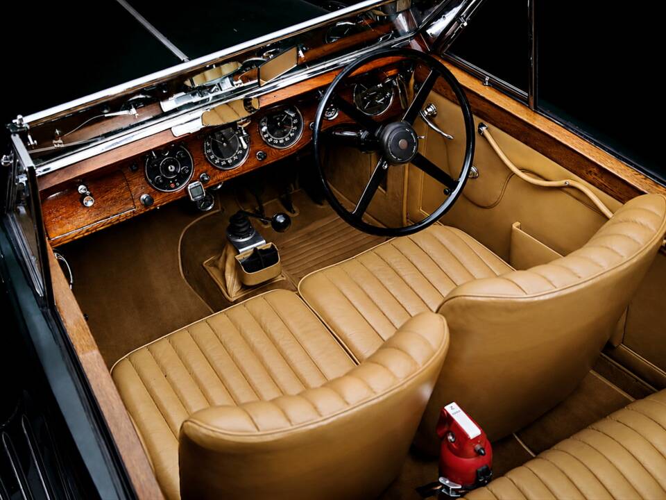 Image 7/15 of Lagonda V12 DHC (1938)