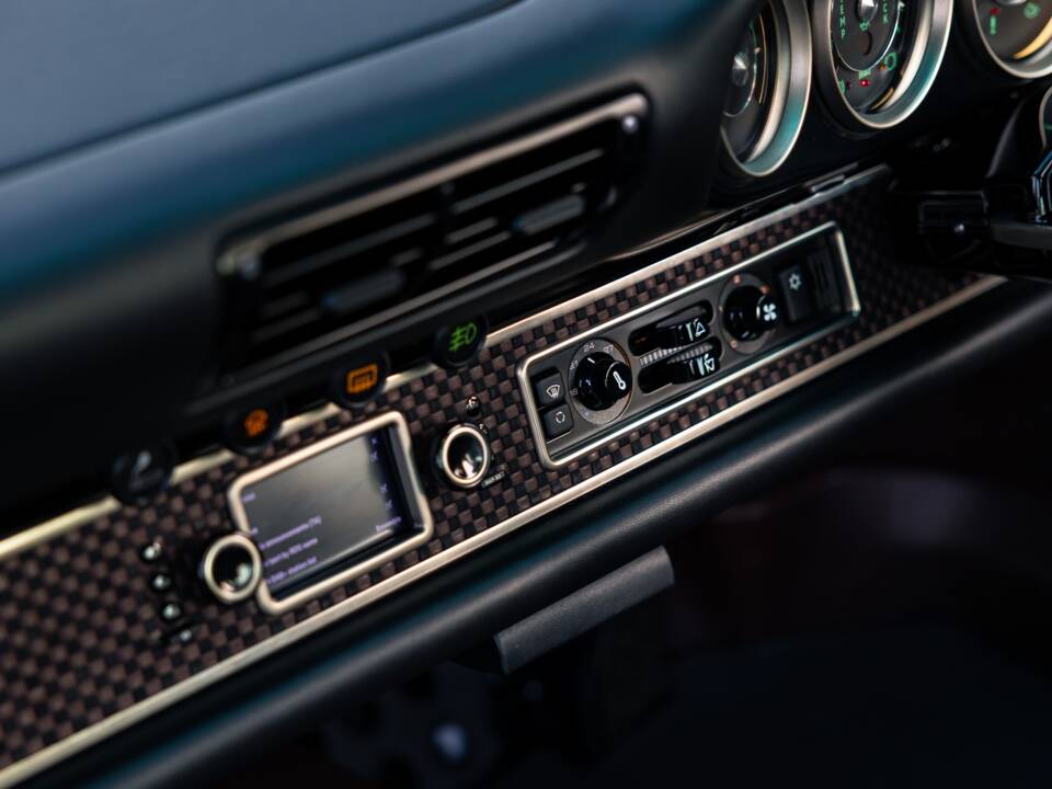 Image 17/32 of Porsche 911 Singer (2023)