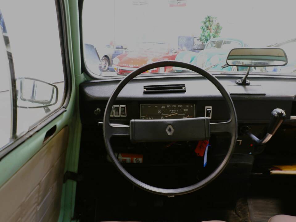 Image 19/33 de Renault R 4 TL (1981)
