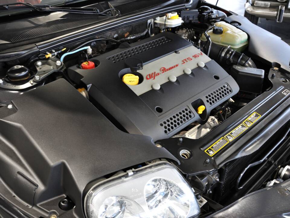 Immagine 22/39 di Alfa Romeo GTV 2.0 JTS (2005)