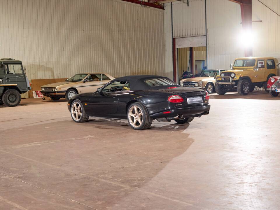 Bild 17/55 von Jaguar XKR (2000)