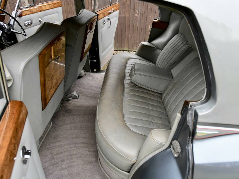 Image 24/50 of Bentley S 3 (1964)