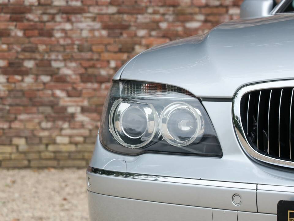 Immagine 15/50 di BMW 750i (2007)