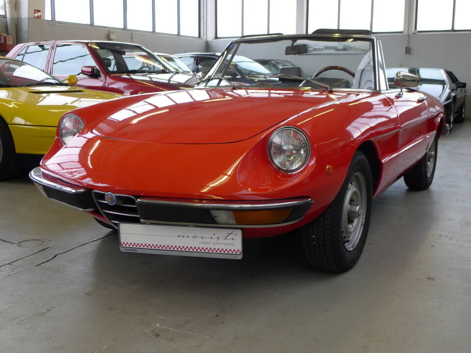 Immagine 30/32 di Alfa Romeo Spider 1600 Junior (1975)