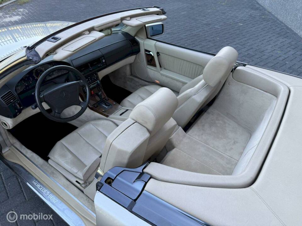 Image 22/35 of Mercedes-Benz 500 SL (1993)