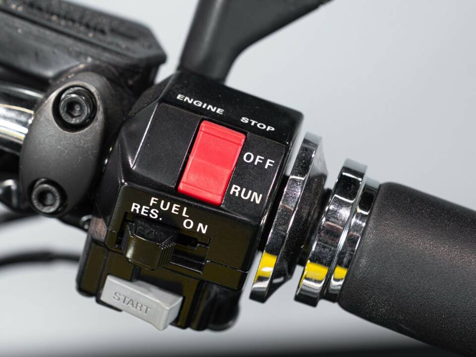 Bild 23/27 von Yamaha DUMMY (1999)