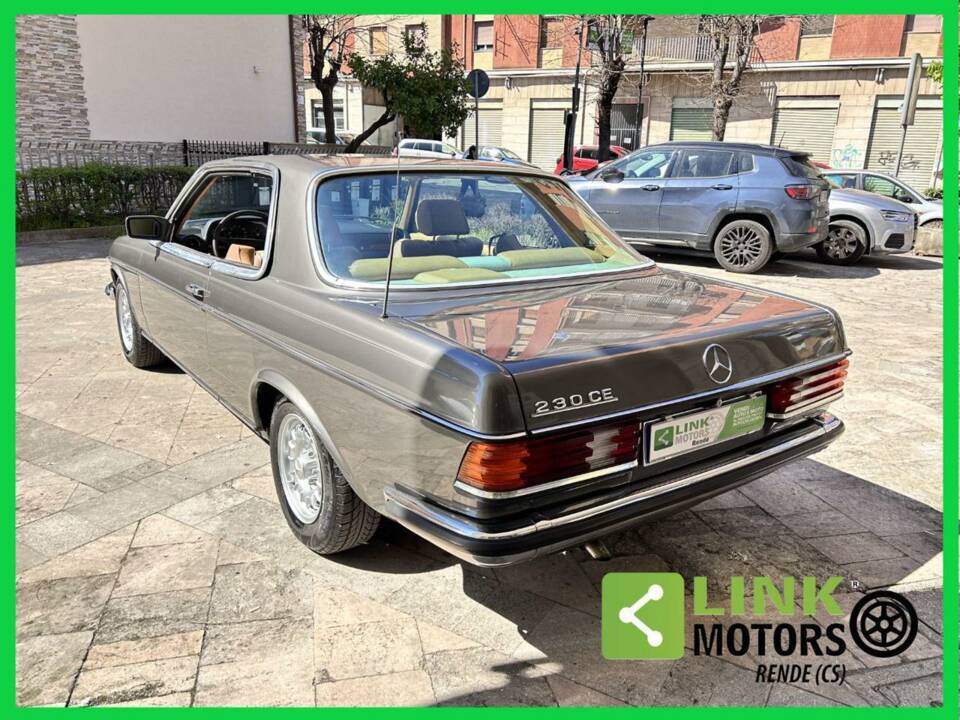 Image 4/10 of Mercedes-Benz 230 CE (1984)