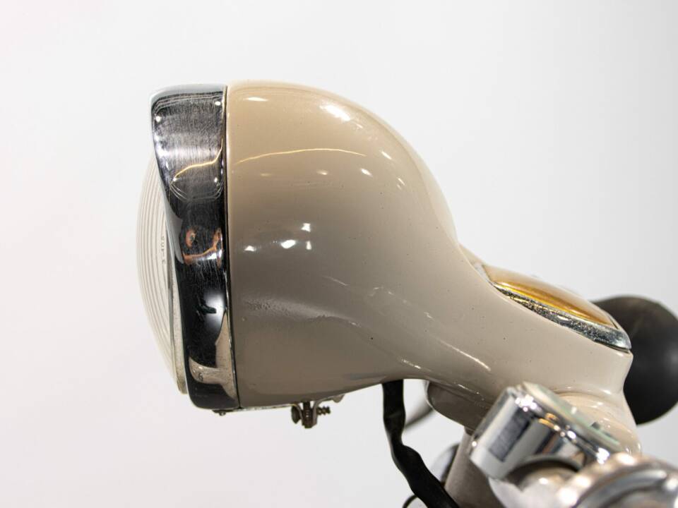 Bild 36/50 von Piaggio Vespa 150 "Struzzo" VL (1955)