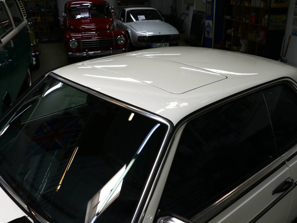 Bild 20/38 von Mercedes-Benz 230 CE (1984)