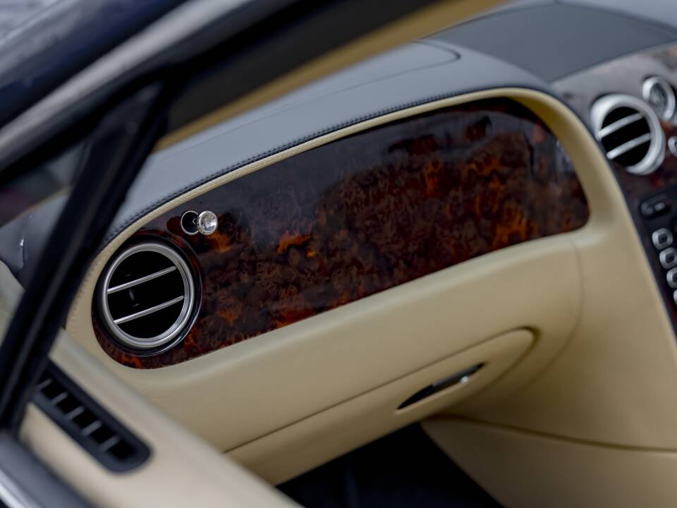 Imagen 23/33 de Bentley Continental GTC (2007)