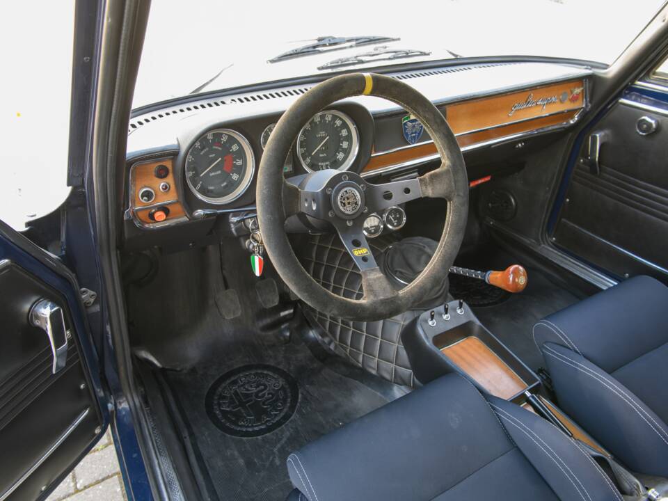 Image 21/56 of Alfa Romeo Giulia Super 1.3 (1974)