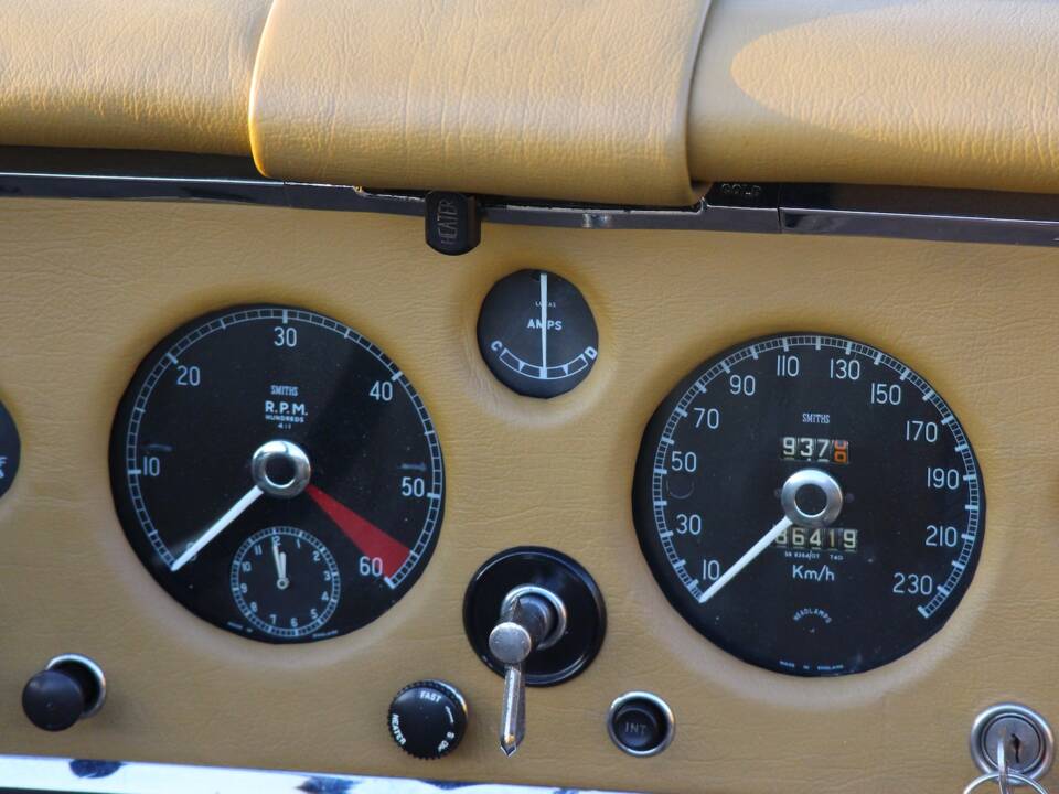 Image 8/15 of Jaguar XK 150 3.4 S OTS (1959)