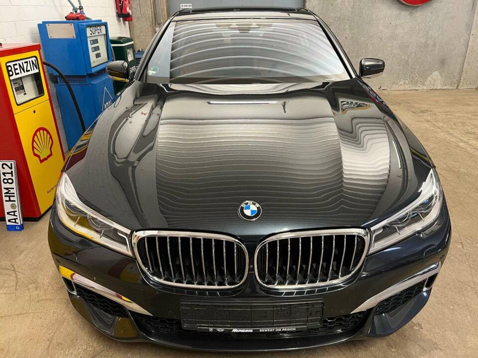 Image 4/18 of BMW 750i (2018)