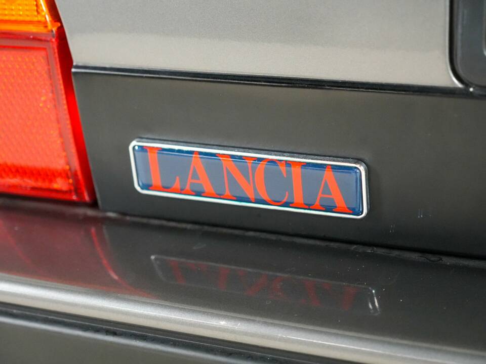 Image 39/46 of Lancia Delta HF Integrale (1988)