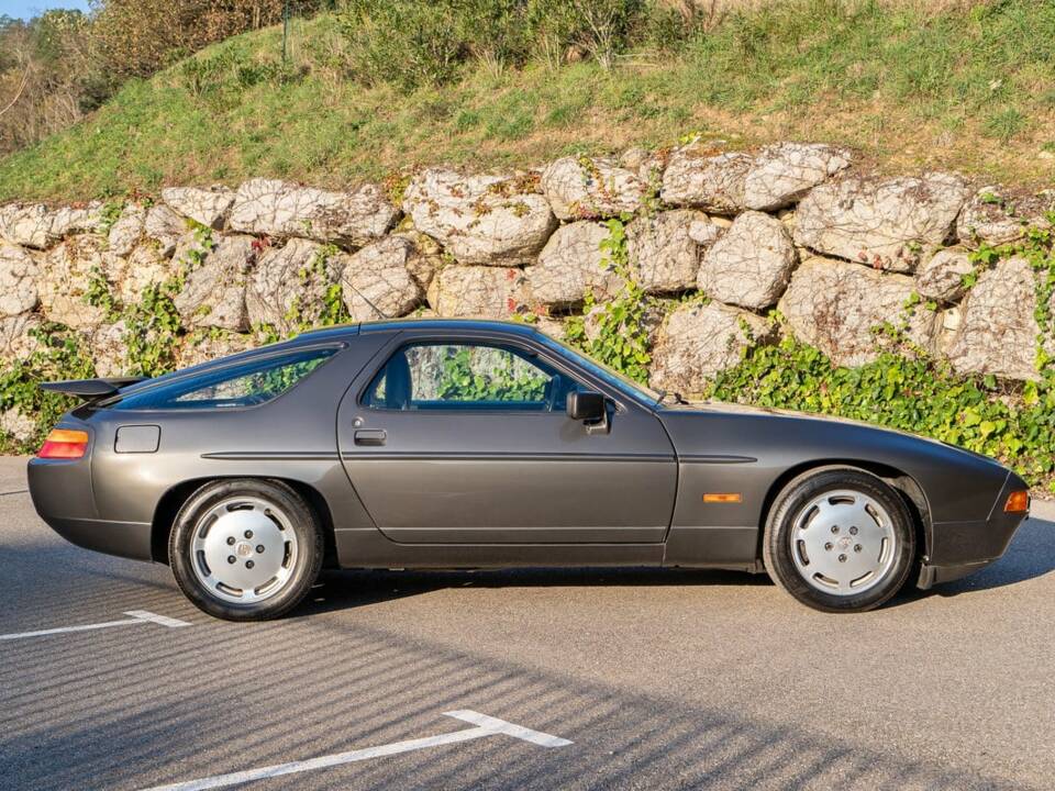Image 4/30 of Porsche 928 S4 (1989)