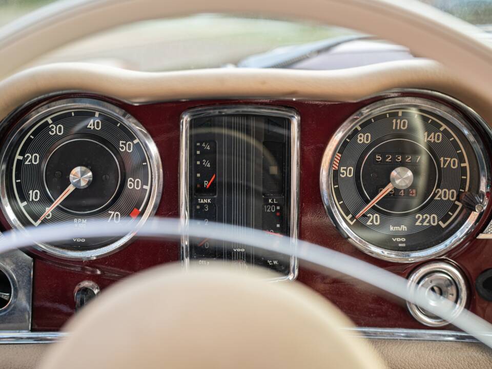 Image 33/70 de Mercedes-Benz 230 SL (1966)