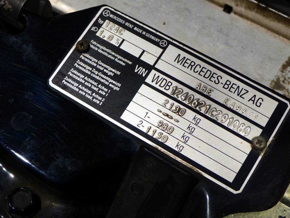 Image 74/83 de Mercedes-Benz E 220 (1996)