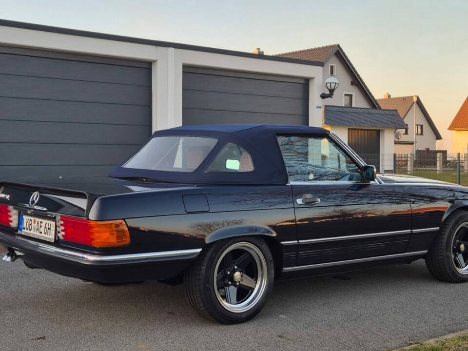 Image 18/23 of Mercedes-Benz 500 SL (1986)