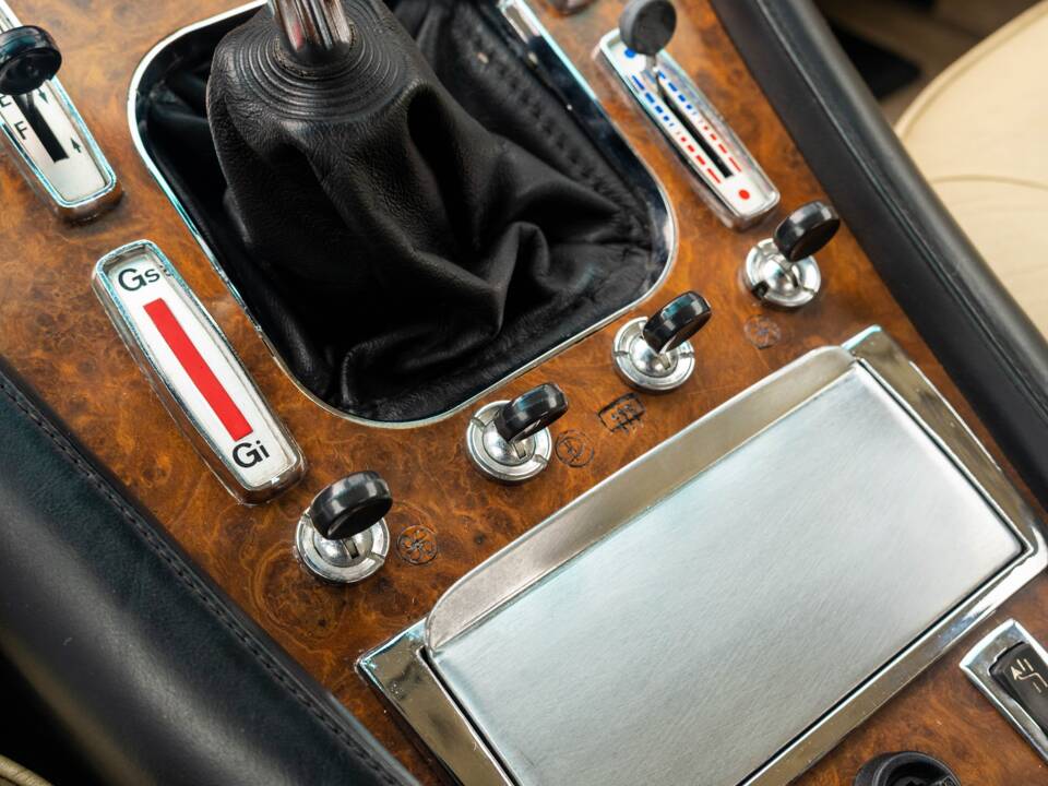 Image 25/38 of Ferrari 400i (1981)