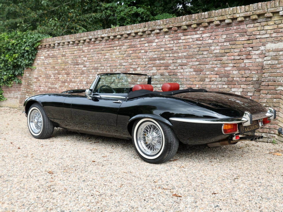 Image 32/50 of Jaguar E-Type V12 (1974)