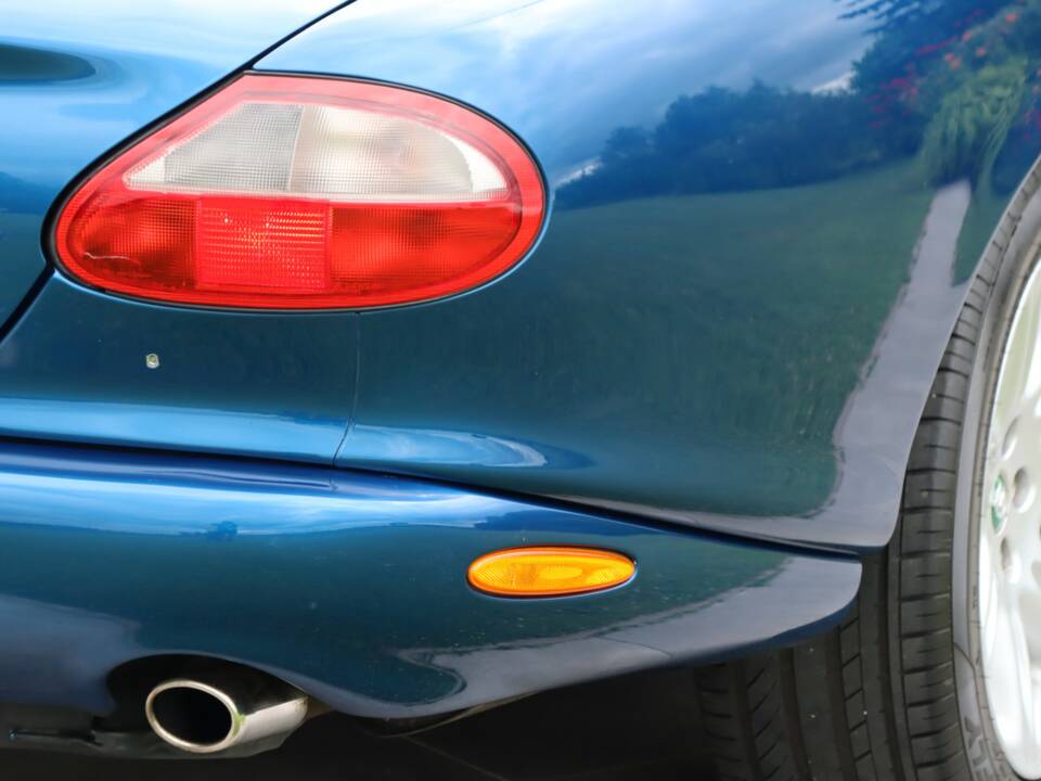 Image 20/50 de Jaguar XK8 4.0 (1997)
