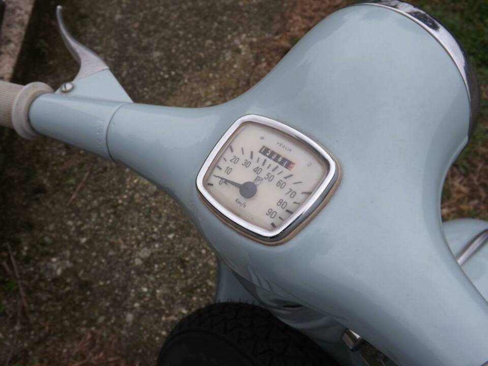 Image 34/50 de Piaggio Vespa 125 (1961)