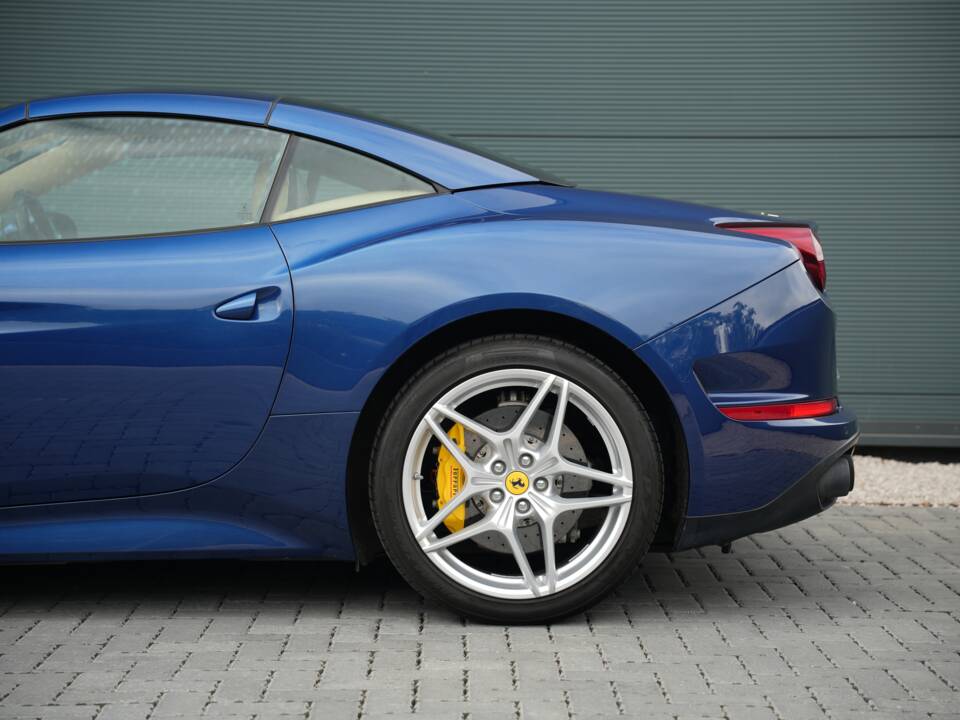 Image 26/50 of Ferrari California T (2015)