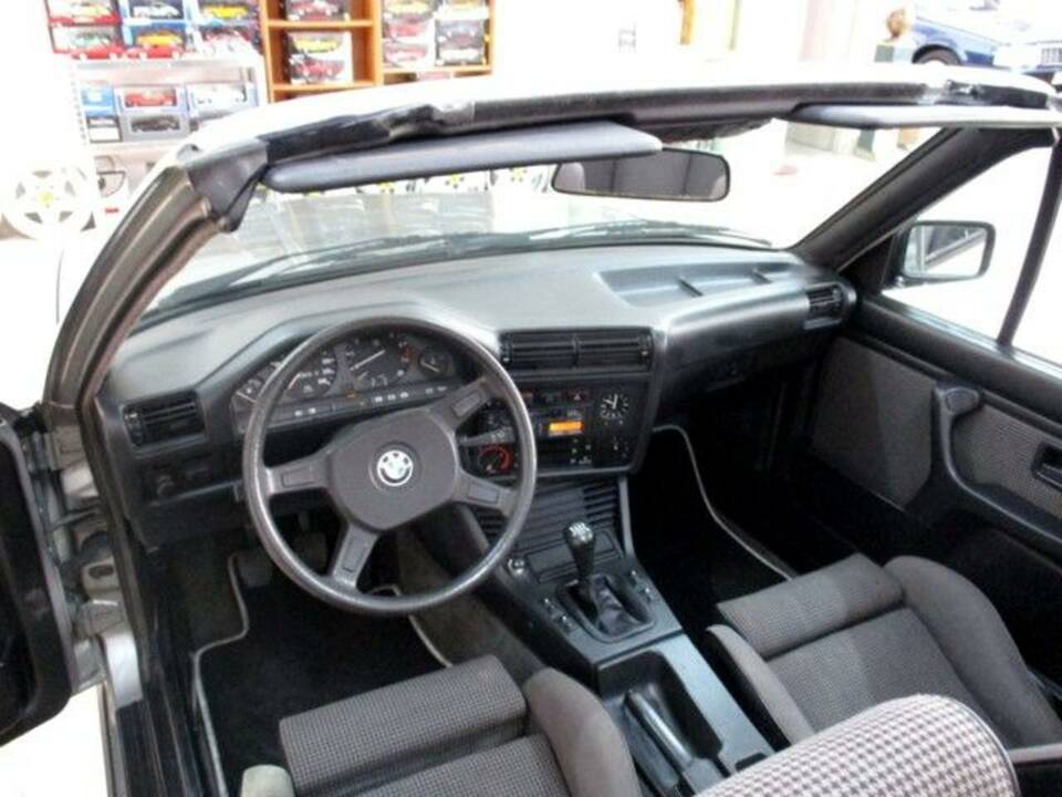 Bild 2/10 von BMW 325i (1987)