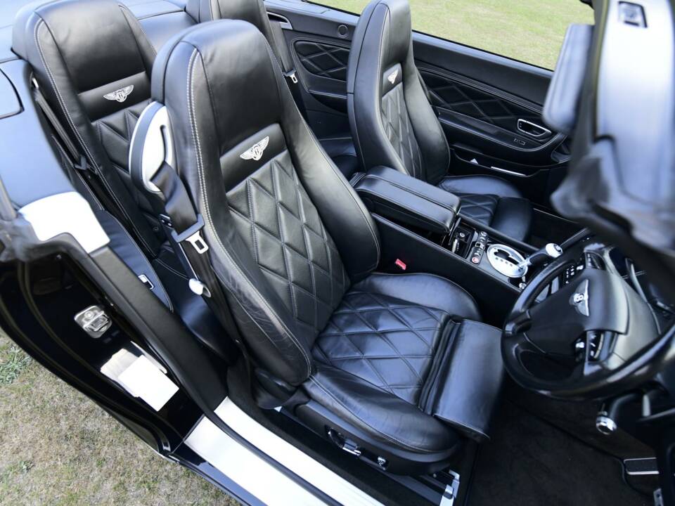 Bild 30/50 von Bentley Continental GTC W12 (2011)