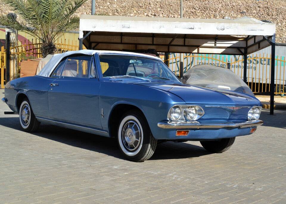 Image 3/8 of Chevrolet Corvair Monza Convertible (1965)