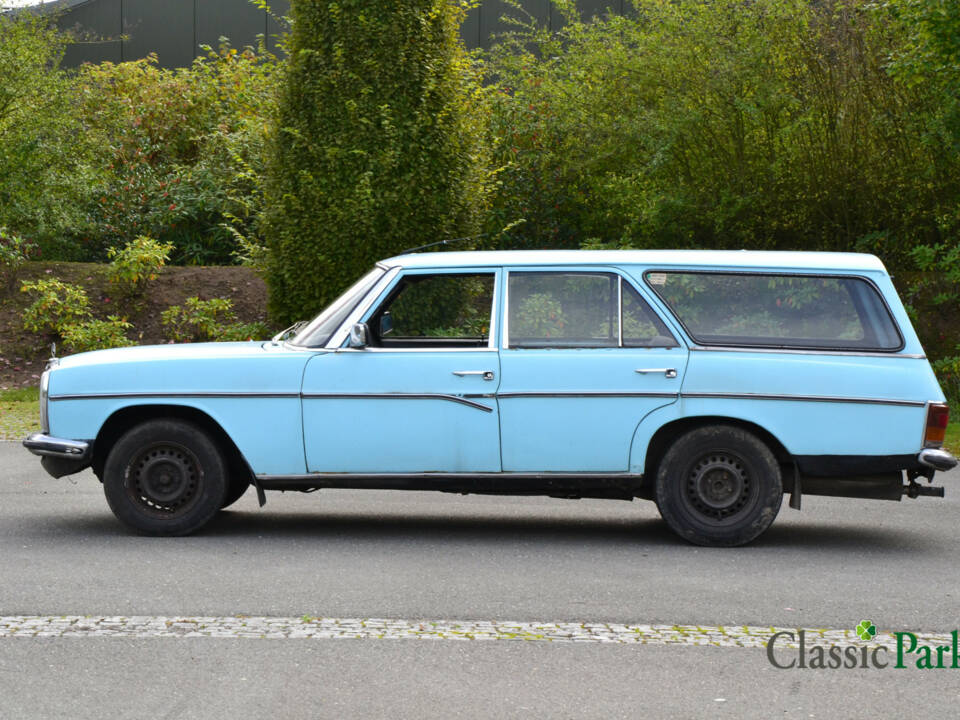 Imagen 2/50 de Mercedes-Benz 220 D (1974)