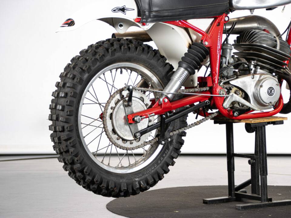 Image 26/50 of CZ 250 (1977)