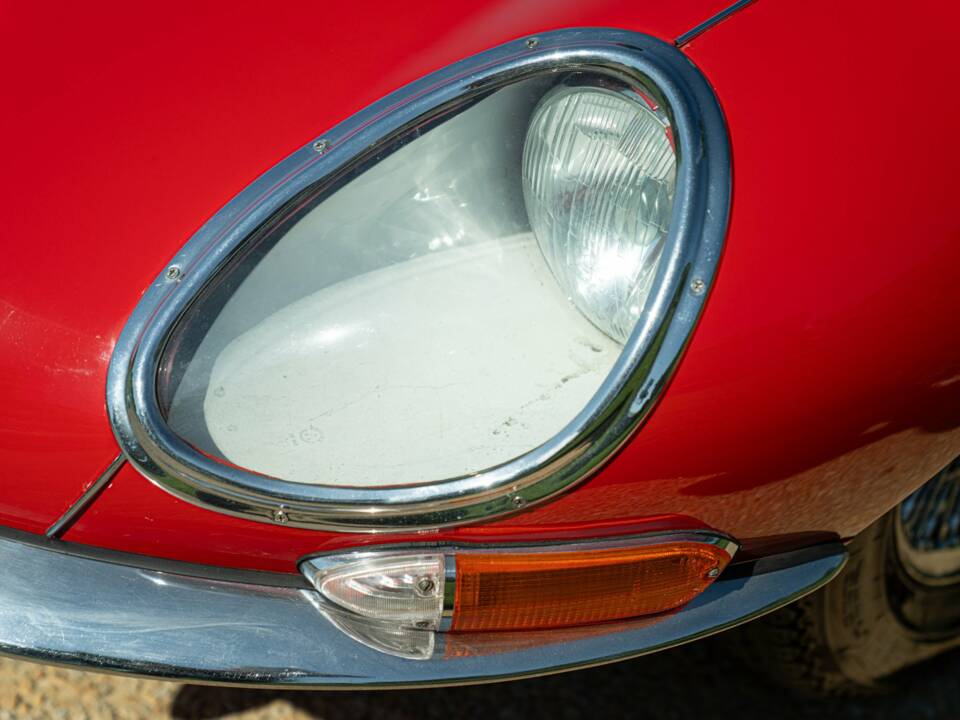 Image 40/50 de Jaguar E-Type 4.2 (1966)