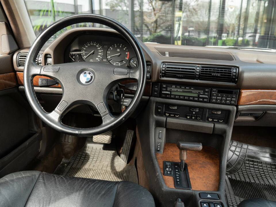 Image 28/36 of BMW 750iL (1989)