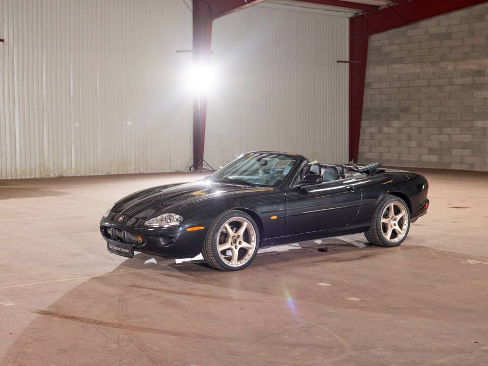 Bild 5/55 von Jaguar XKR (2000)