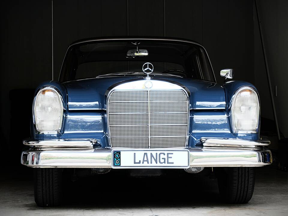 Image 34/76 de Mercedes-Benz 220 S b (1963)