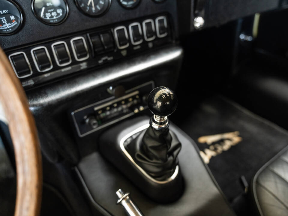 Immagine 29/32 di Jaguar E-Type (1969)