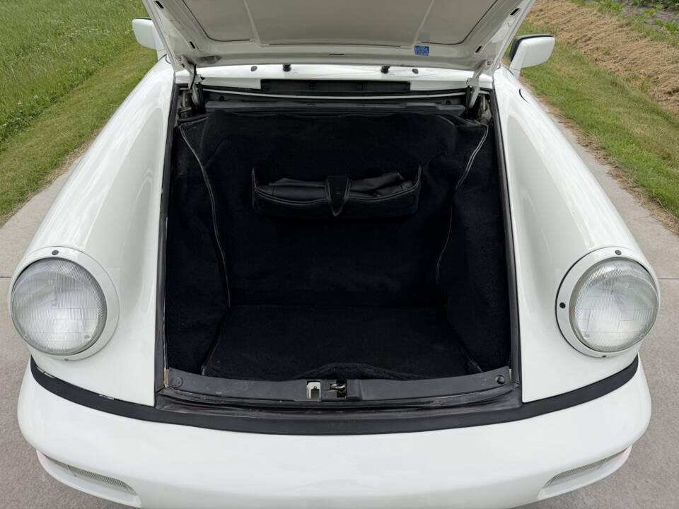 Image 51/62 of Porsche 911 Carrera 2 (1990)