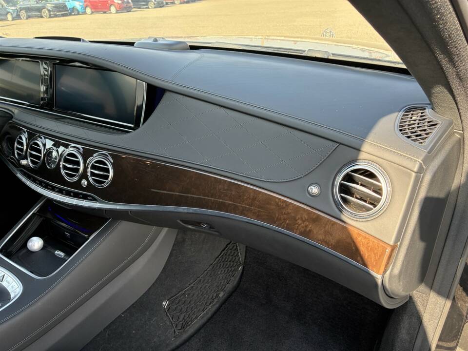 Bild 20/43 von Mercedes-Benz Maybach S 500 (2015)