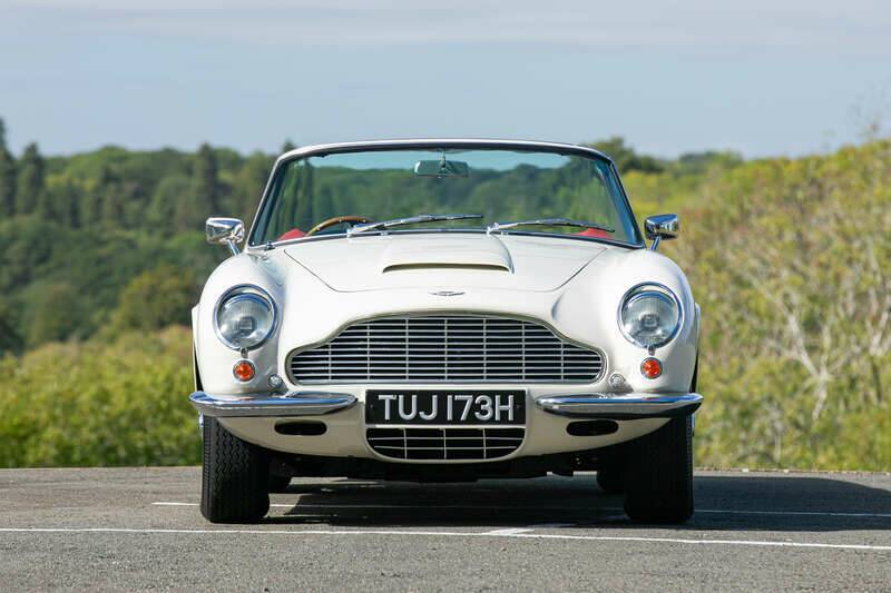 Image 34/38 of Aston Martin DB 6 Mk II Volante (1970)