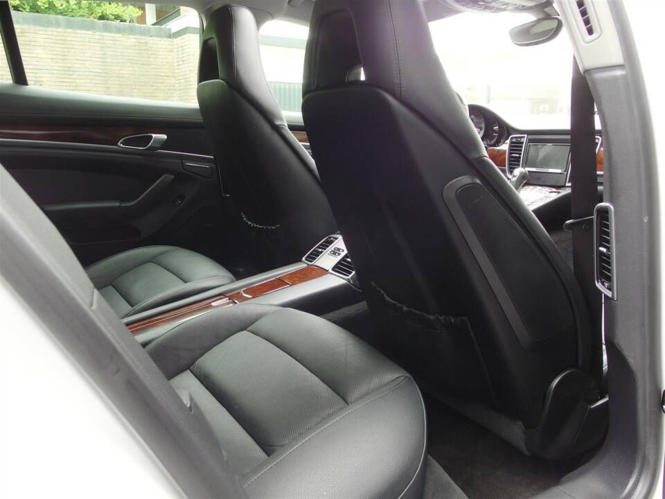 Image 75/98 of Porsche Panamera S (2010)