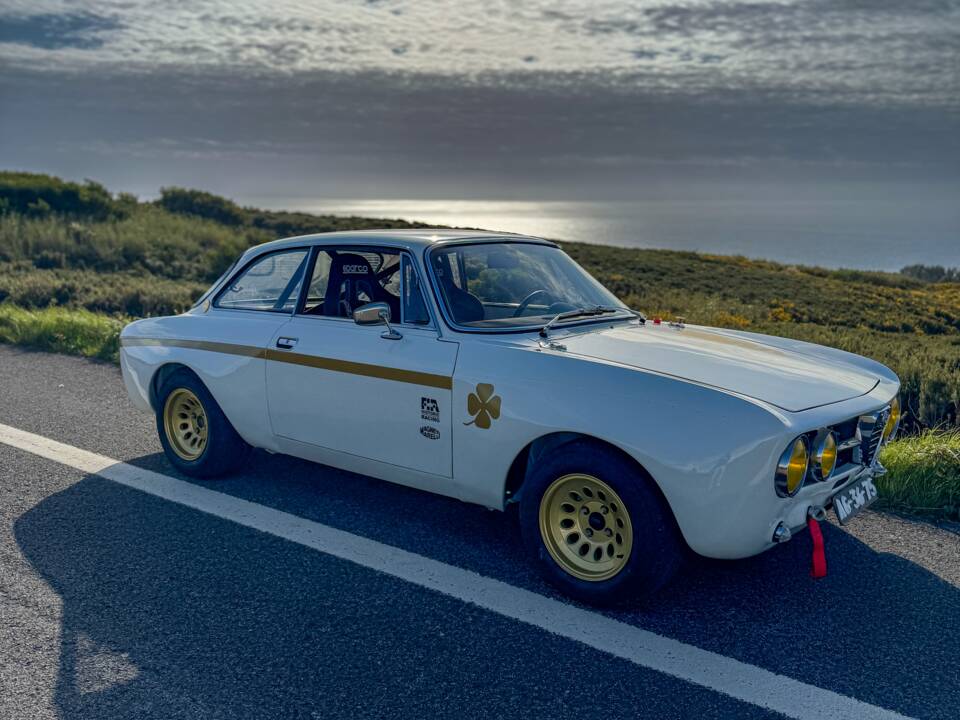 Image 35/99 of Alfa Romeo Giulia 1750 GT Am (1971)