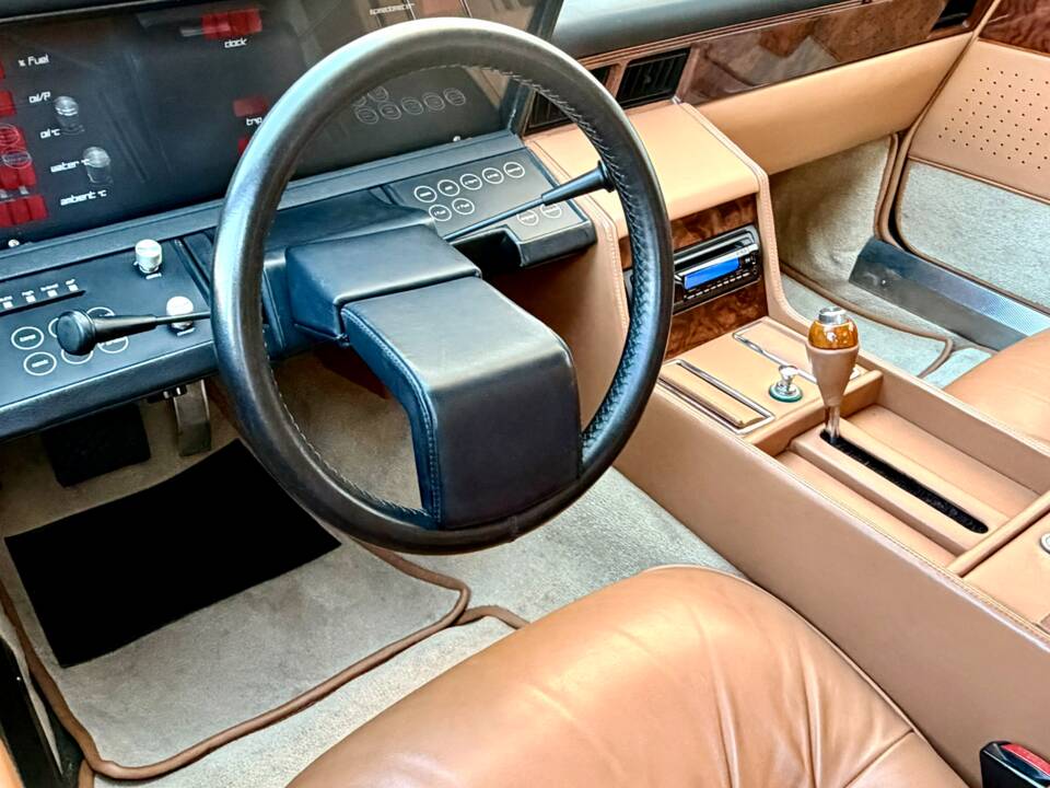 Image 16/18 of Aston Martin Lagonda (1982)