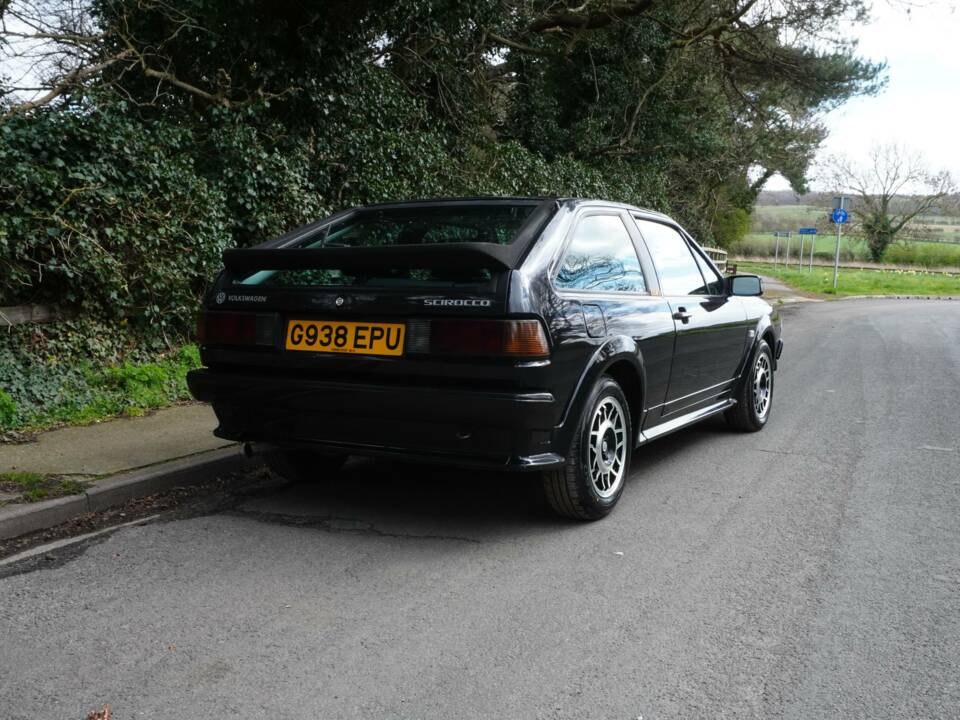 Image 6/18 of Volkswagen Scirocco II GT (1990)