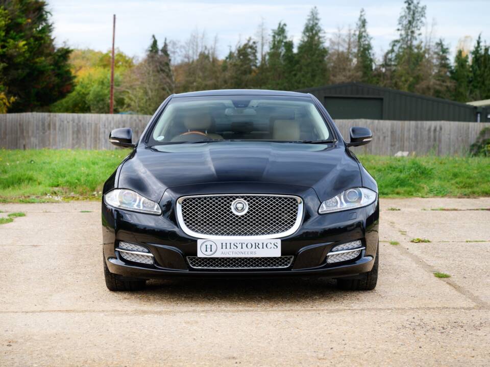Bild 27/50 von Jaguar XJ 5.0 (2011)