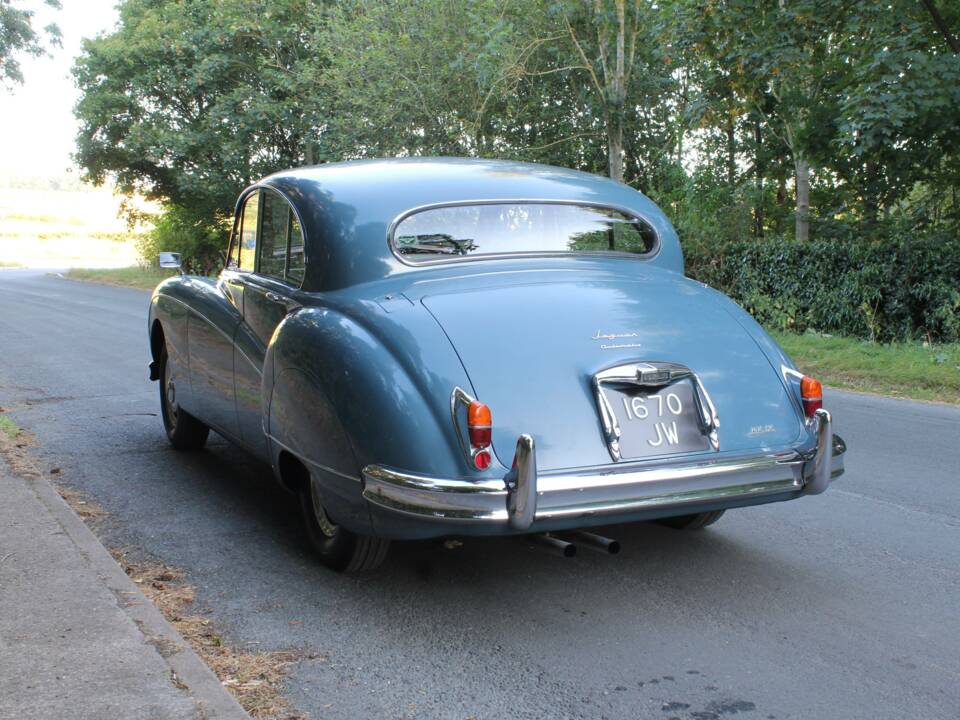 Image 4/18 of Jaguar Mk II 3.8 (1960)