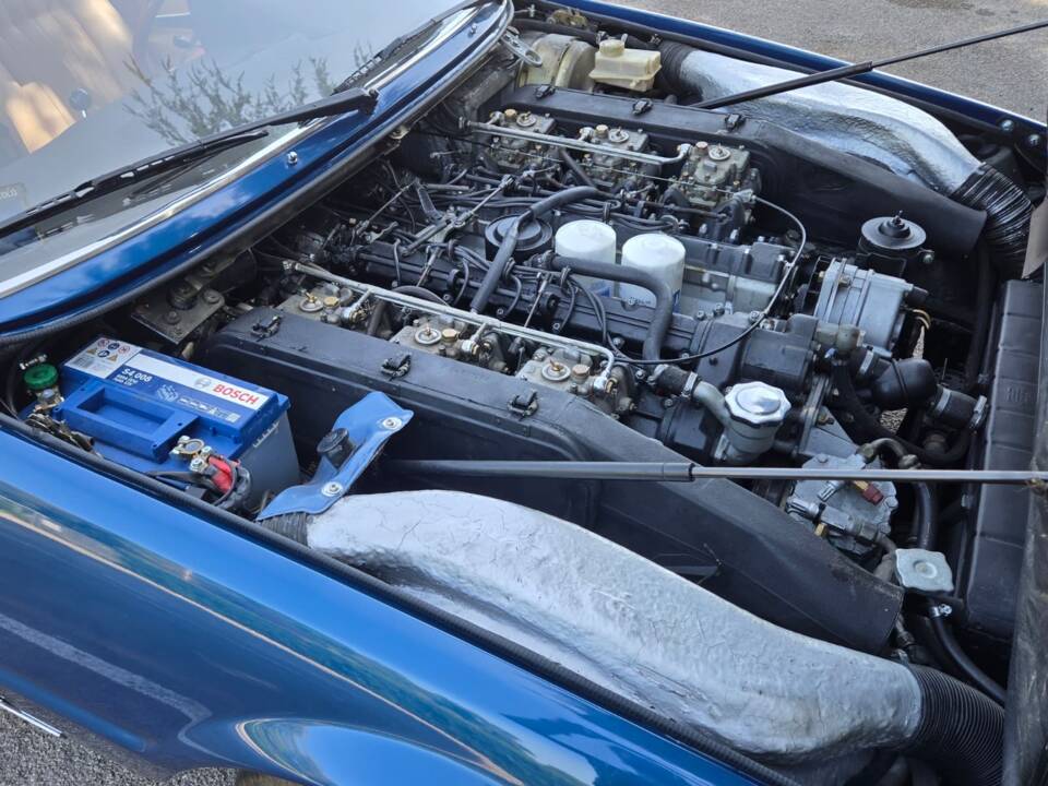 Image 70/77 of Ferrari 365 GT4 2+2 (1975)
